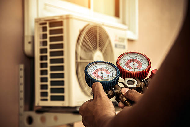 Professional Hvac technician working in Ozona, TX